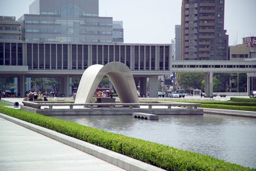 cenotaph-peace-museum-hiroshima