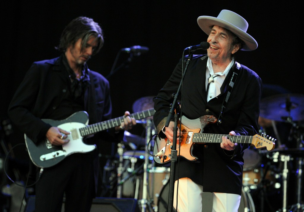 US legend Bob Dylan (R) performs on stag